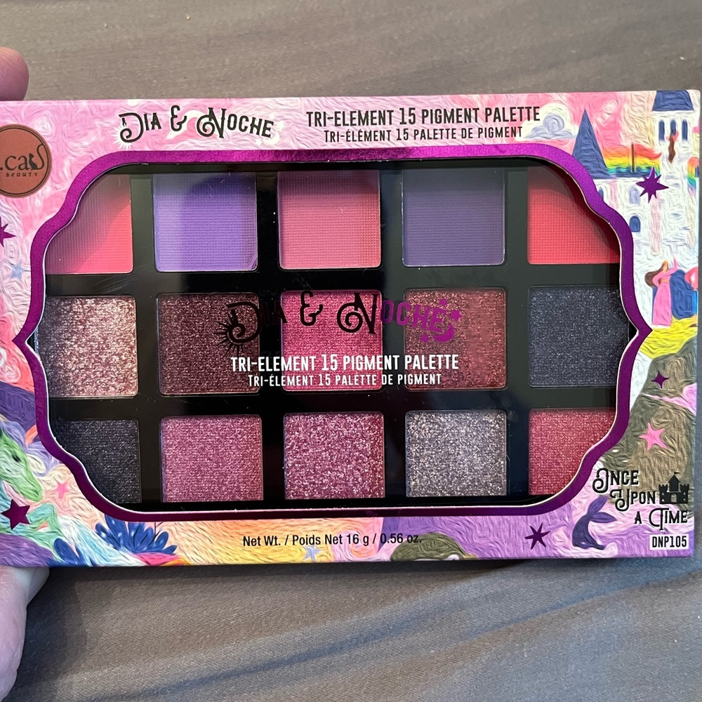 NEW IN BOX eyeshadow palette